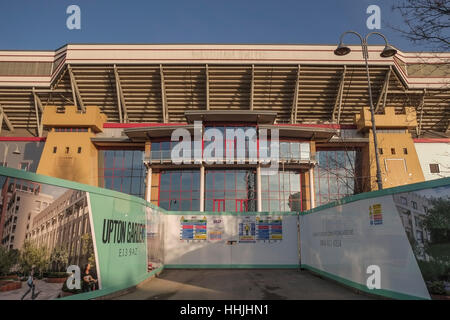 Abbrucharbeiten weiter auf West Ham Boleyn Ground. Stockfoto