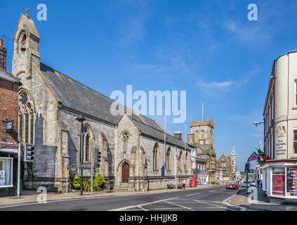 Großbritannien, Dorset, Dorchester, hohe West Street, Anzeigen von Holy Trinity Catholic Church Stockfoto