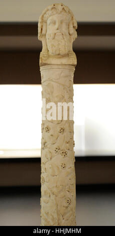 Kleine Spalte mit Efeu. Marmor. 1. Jahrhundert n. Chr. Vom Haus der Vettii, Pompeji. Spezielle Oberaufsicht für die archäologische waren von Pompeji, Herculaneum und Stabiae. Stockfoto