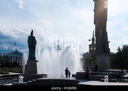 Großartige Architektur und Gebäude von Maßstab sind ein Merkmal der Spaziergang rund um Bischkek, die Hauptstadt von Kirgisistan in Zentralasien Stockfoto