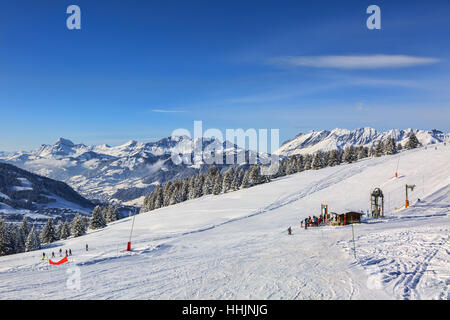 Leere Skigebiet befindet sich in großer Höhe in den Alpen im Beaufortain massiv in Haute-Savoie in der Nähe von Mont Blanc. Stockfoto