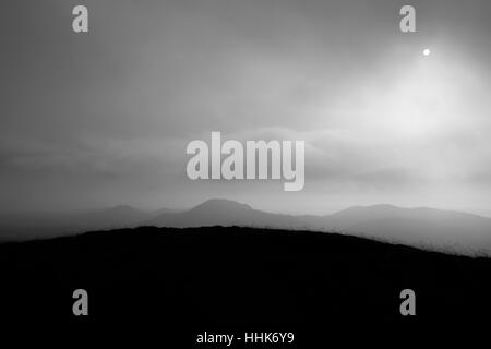 Blick von der Long Mynd Hoffnung Bowdler Hill, Caer Caradoc Hill und Lawley, Shropshire, England, Vereinigtes Königreich Stockfoto