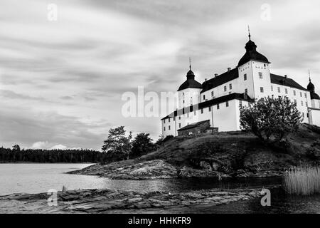 Läckö Slott (Schloß) auf See Vänern in Schweden (schwarz & weiß) Stockfoto