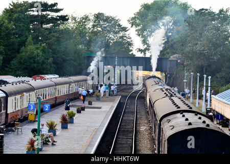 Dampfzüge auf der Station warten auf Abfahrt in Sheringham - Teil der North Norfolk Railway in Norfolk, England Stockfoto