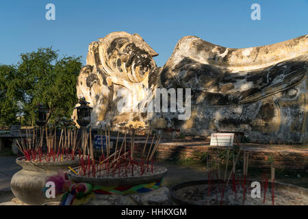 Der liegende Buddha-Statue im Wat Lokayasutharam, Ayutthaya historischen Park, Thailand, Asien Stockfoto