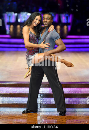 Karen Clifton und Erz Oduba bei einem Fototermin für die Einführung von streng kommen tanzen Live Tour statt auf Barclaycard Arena in Birmingham. Stockfoto