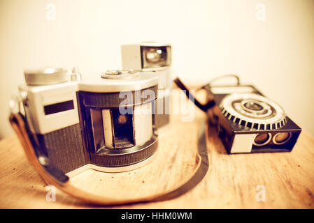 alte analoge Panoramakamera auf dem weißen Hintergrund Stockfoto