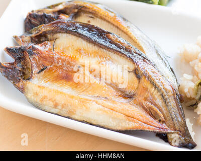 Japanische Küche, gegrillten Fisch auf dem Teller Stockfoto