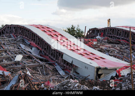 Red Road Wohnungen in Glasgow nach einem nicht ganz erfolgreich Abriss. Stockfoto