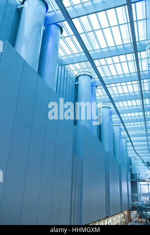 Das Interieur des neuen Crick Instituts. Francis Crick Institut ist eine biomedizinische Forschungszentrum in London. Stockfoto