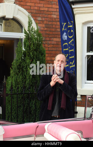 Jason Dors-See und Ruby Lake entschleiern blaue Plakette zu Jasons Mutter und Großmutter Rubys Diana Dors in Swindon Januar 2017 Stockfoto