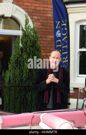 Jason Dors-See und Ruby Lake entschleiern blaue Plakette zu Jasons Mutter und Großmutter Rubys Diana Dors in Swindon Januar 2017 Stockfoto