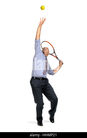 Geschäftsmann mit dem Tennisspielen isoliert in weiß Stockfoto