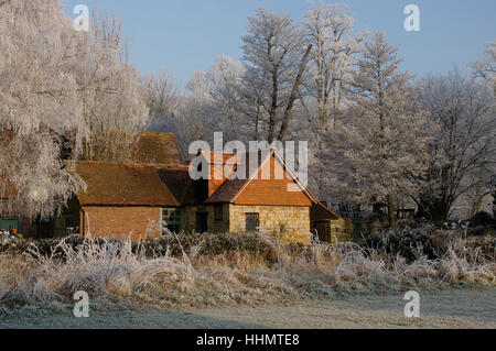 Groombridge Place Cottages im frost Stockfoto
