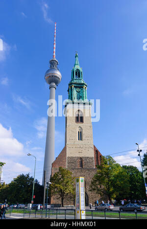 Berlin: Kirche Marienkirche und Fernsehturm, Berlin, Deutschland Stockfoto