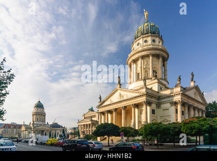 Berlin: Gendarmenmarkt Gendarmen Markt mit deutscher Dom, Theater (Konzerthaus Berlin) und französischen Dom, Berlin, Deutschland Stockfoto