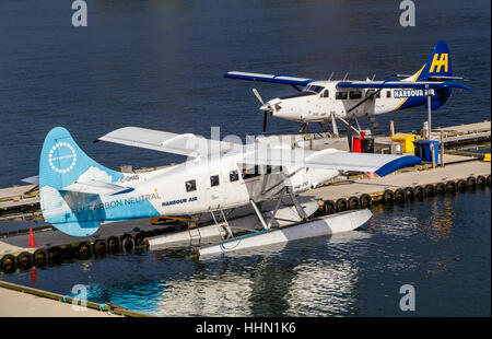 Harbour Air Wasserflugzeuge festgemacht an der Vancouver Harbour Flight Center, British Columbia, Canada. Stockfoto