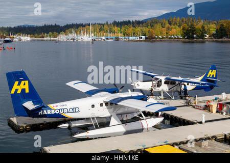 Harbour Air Wasserflugzeuge festgemacht an der Vancouver Harbour Flight Center, British Columbia, Canada. Stockfoto