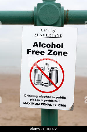 Schild Alkohol Free Zone, City of Sunderland, sehen am Meer am Roker, England, UK Stockfoto