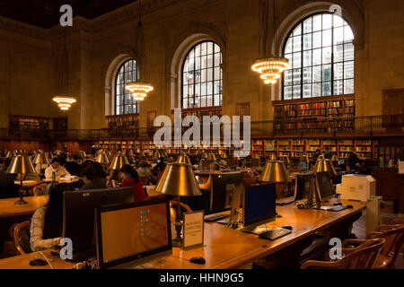 Die Rose Main Lesesaal in das zentrale Gebäude der New York Public Library. Midtown Manhattan, New York City, USA. Stockfoto