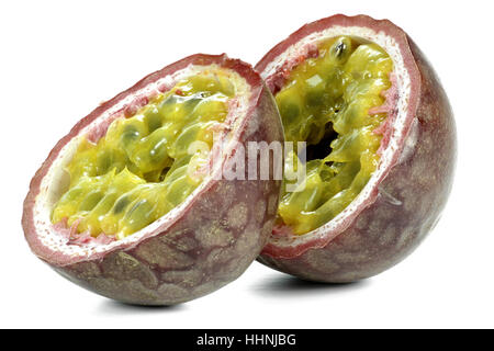 Passionsfrucht isoliert auf weißem Hintergrund Stockfoto