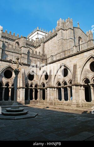 Portugal: Details des gotischen Kreuzgang der Kathedrale Sé Do Porto, eines der ältesten Denkmäler von Porto Stockfoto