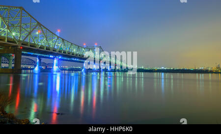 Drei Brücken über den Ohio River zwischen IN Jeffersonville und Louisville KY Stockfoto