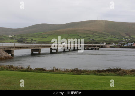 Die Straßenbrücke zwischen Valentia Island und Portmagee, County Kerry, Irland. Stockfoto