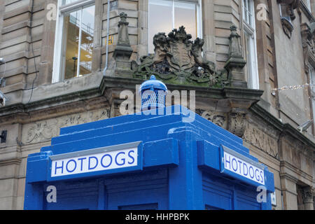 Hotdog Restaurant pop up Polizei box Dr Who Website tardis für die Ivy Glasgow Weltberühmten celeb Kneipe Eröffnung 2017 geplant Stockfoto