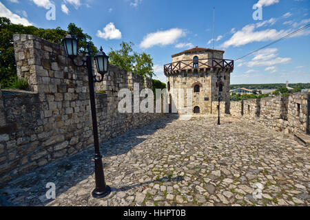 Festung von Belgrad, Kalemegdan, Serbien. Main Street in der Wand Stockfoto