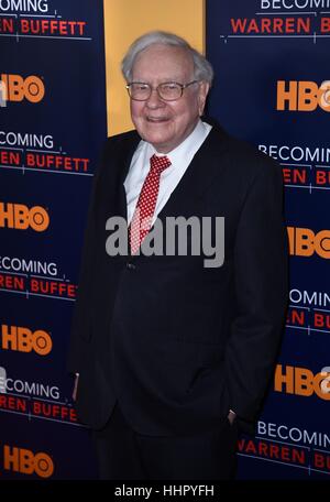 New York City, USA. 19. Januar 2017. Warren Buffett bei der Premiere von HBO Serie "immer Warren Buffett", gehalten am Museum of Modern Art (MoMA) in New York City. Bildnachweis: Derek Sturm/Everett Collection/Alamy Live-Nachrichten Stockfoto