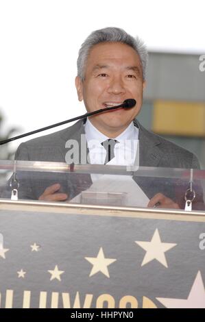 Los Angeles, USA. 19. Januar 2017. Kevin Tsujihara bei der Induktion Zeremonie für seinen Stern auf dem Hollywood Walk of Fame in Los Angeles. Bildnachweis: Michael Germana/Everett Collection/Alamy Live-Nachrichten Stockfoto