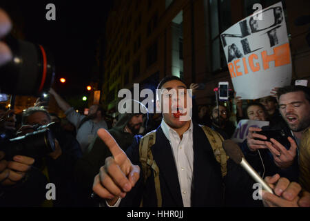 Washington, USA. 19. Januar 2017. Eine Blutung pro-Trump Fan schreit nach einem Handgemenge mit Anti-Trump Fans, als Hunderte von Demonstranten die Nähe des Präsidenten - Elec Donald Trump in Washington DC konfrontieren. Donnerstag. Bildnachweis: Miguel Juarez Lugo/ZUMA Draht/Alamy Live-Nachrichten Stockfoto