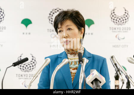 Tokio, Japan. 20. Januar 2017. Tokyo Gouverneur Yuriko Koike hält eine Pressekonferenz in Tokio Regierungsgebäude am 20. Januar 2017 in Tokio, Japan. Koike angekündigt, dass sie die rechtlichen Verbindlichkeiten der ehemalige Gouverneur Shintaro Ishihara über die Kontroverse über die Verlagerung der Tsukiji-Fischmarkt zu untersuchen. Bildnachweis: Rodrigo Reyes Marin/AFLO/Alamy Live-Nachrichten Stockfoto