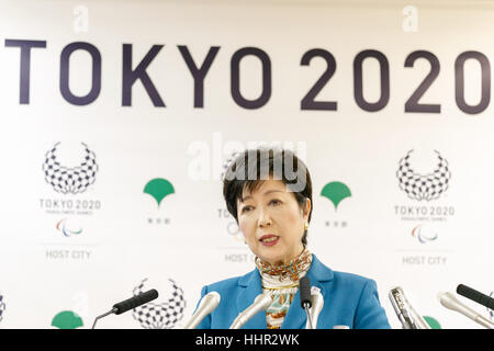 Tokio, Japan. 20. Januar 2017. Tokyo Gouverneur Yuriko Koike hält eine Pressekonferenz in Tokio Regierungsgebäude am 20. Januar 2017 in Tokio, Japan. Koike angekündigt, dass sie die rechtlichen Verbindlichkeiten der ehemalige Gouverneur Shintaro Ishihara über die Kontroverse über die Verlagerung der Tsukiji-Fischmarkt zu untersuchen. Bildnachweis: Rodrigo Reyes Marin/AFLO/Alamy Live-Nachrichten Stockfoto