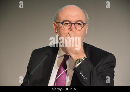 Berlin, Deutschland. 19. Januar 2017. Phil Hogan, EU-Kommissar, spricht auf der internationalen Grünen Woche 2017 in Berlin Kredit: Markku Rainer Peltonen/Alamy Live News Stockfoto