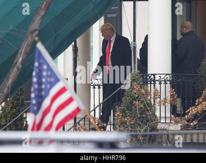 Washington, USA. 20. Januar 2017. Gewählter Präsident der Vereinigten Staaten Donald J. Trump fährt Blair House in Washington, DC zur Teilnahme an einem Gottesdienst in der St. Johns Episcopal Church in Washington, DC, bevor er als 45. Präsident der Vereinigten Staaten, 20. Januar 2017 eröffnet wird. Bildnachweis: MediaPunch Inc/Alamy Live-Nachrichten Stockfoto