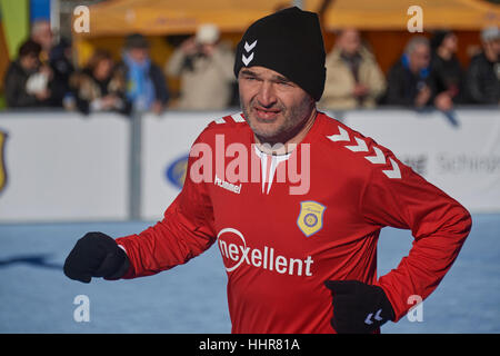 Arosa, Schweiz, 20. Januar 2017. Stéphane Chapuisat während der 7. inoffizielle Schnee Fußball Worldcup in Arosa. © Rolf Simeon/bildgebend.ch/Alamy Live-Nachrichten Stockfoto