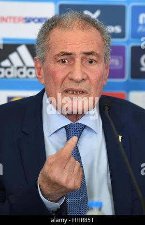 Rouen, Frankreich. 20. Januar 2017. Die IHF-Präsident Hassan Moustafa spricht während einer Pressekonferenz für die Handball-Welt-Championshion in Rouen, Frankreich, 20. Januar 2017. Foto: Marijan Murat/Dpa/Alamy Live News Stockfoto