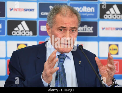 Rouen, Frankreich. 20. Januar 2017. Die IHF-Präsident Hassan Moustafa spricht während einer Pressekonferenz für die Handball-Weltmeisterschaft in Rouen, Frankreich, 20. Januar 2017. Foto: Marijan Murat/Dpa/Alamy Live News Stockfoto