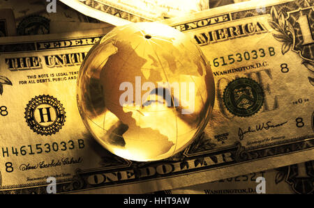 Cristal Globe auf der 1 Dollar Note im Sepia-Ton Stockfoto