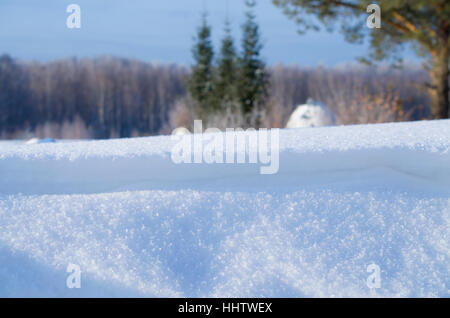 Schöne Landschaft des Winters nach Sibirien, schön, blau, Russland, Sibirien, Schnee, das Haus, den Himmel, das Dorf, das Holz Stockfoto