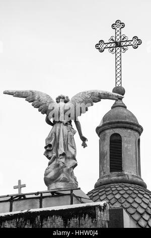 Engelsstatue im Friedhof von Recoleta, Buenos Aires, Argentinien. Stockfoto