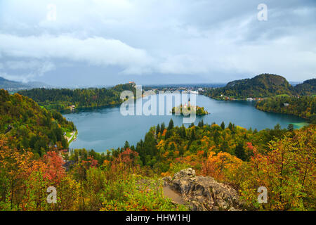 Bled mit See, Insel und Berge im Hintergrund, Slowenien, Europa Stockfoto