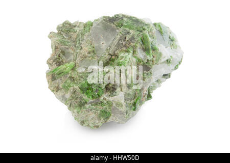 grünes Mineral aus Clorite und Quarz in weißem Hintergrund Stockfoto