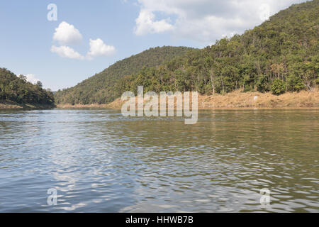 See in den Bergen, Mae Ngad Damm und Reservoir in Thailand Stockfoto