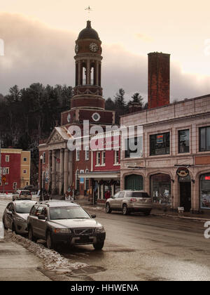 Saranac Lake, New York, USA. 19. Januar 2017. Das schöne kleine Dorf Saranac Lake, New York, von der öffentlichen Straße erschossen Stockfoto