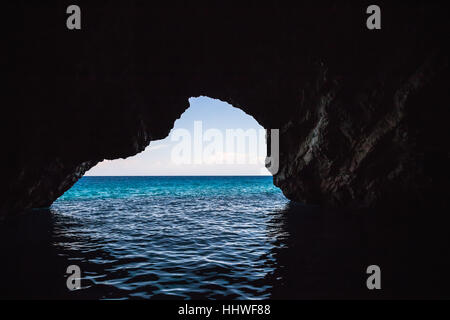 Blick aus blauen Grotte, Insel natürliche Küsten Formationen der griechischen Zakynthos im Ionischen Meer. Beliebte touristische destination Stockfoto