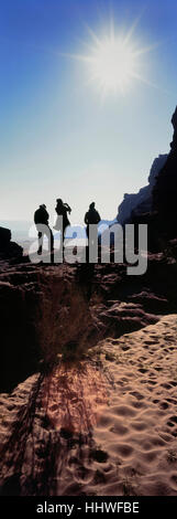 Touristen im Wadi Rum Wüste. Jordanien. Stockfoto