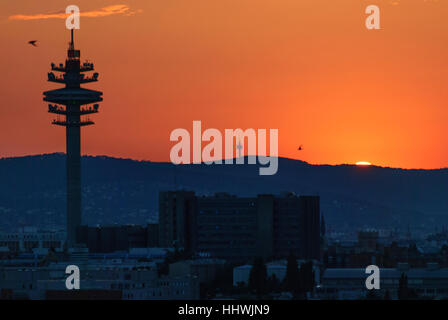 Wien, Wien: Telekommunikation Türme von Telekom Austria im Arsenal und am Exel Berg (rechts), 00., Wien, Österreich Stockfoto